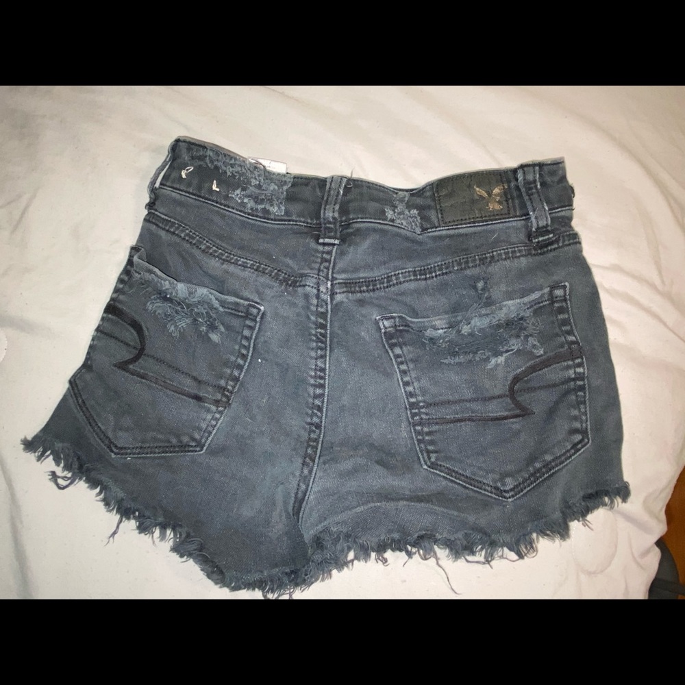AMERICAN EAGLE STRETCH DISTRESSED BLACK SHORTS